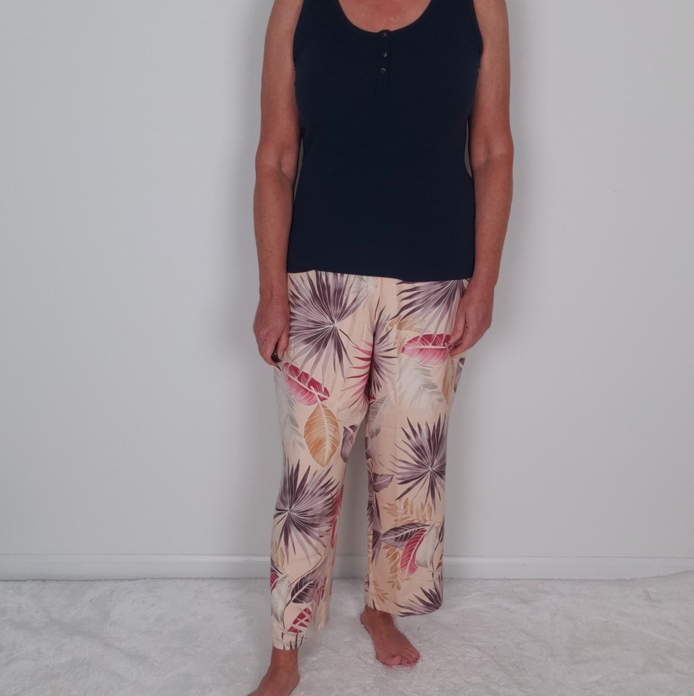Tommy Bahama Floral Silk Cropped Pants Sz 12
